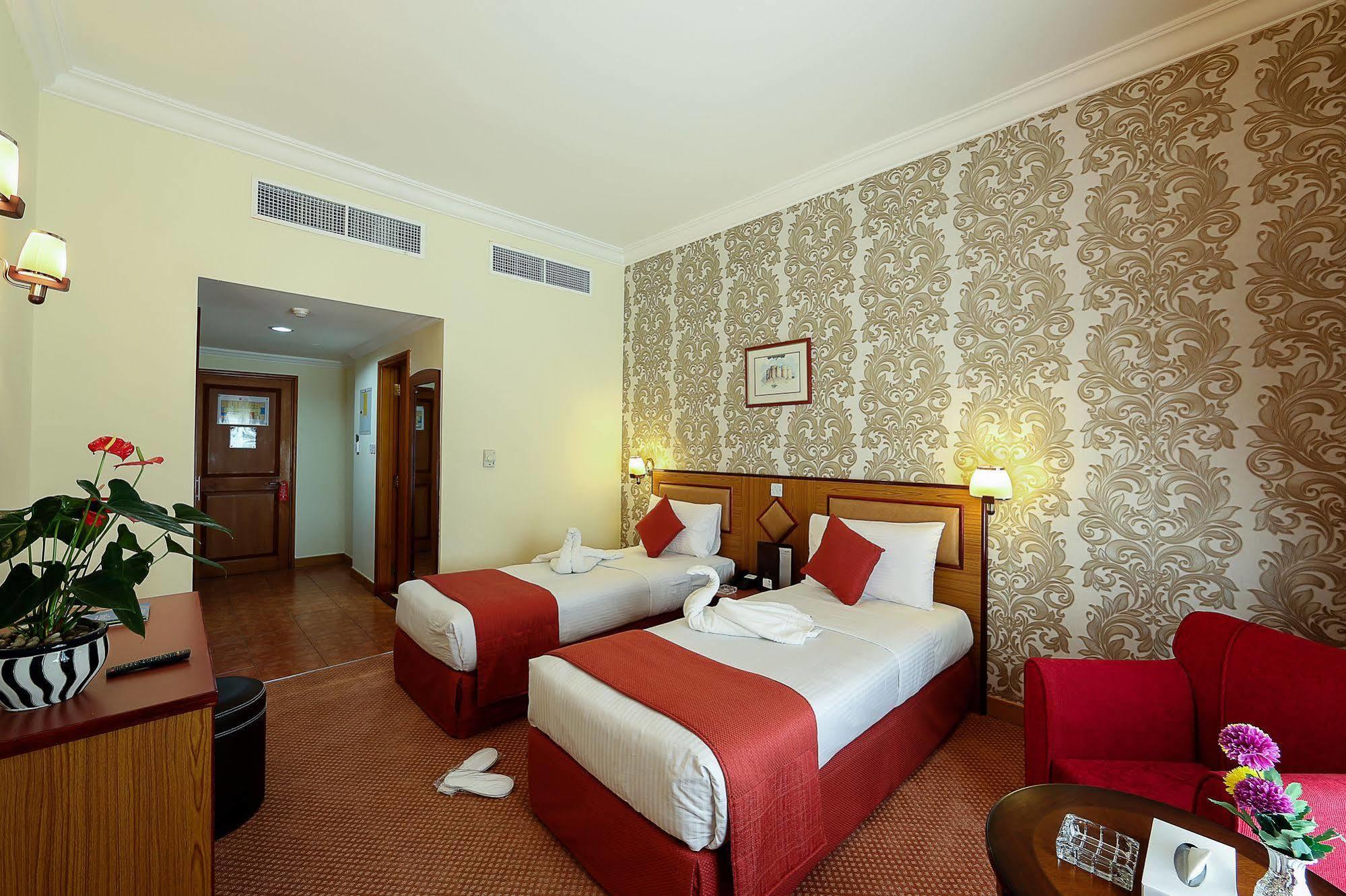 จอนราดโฮเต็ล Hotel ดูไบ ภายนอก รูปภาพ