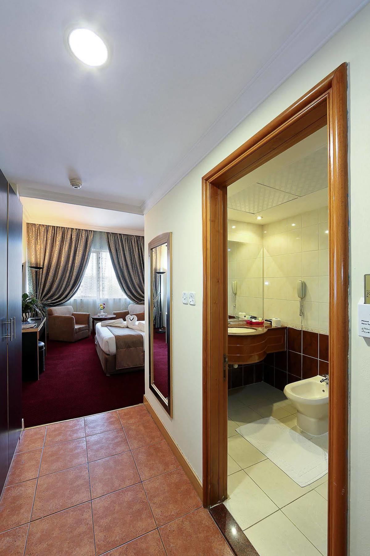 จอนราดโฮเต็ล Hotel ดูไบ ภายนอก รูปภาพ