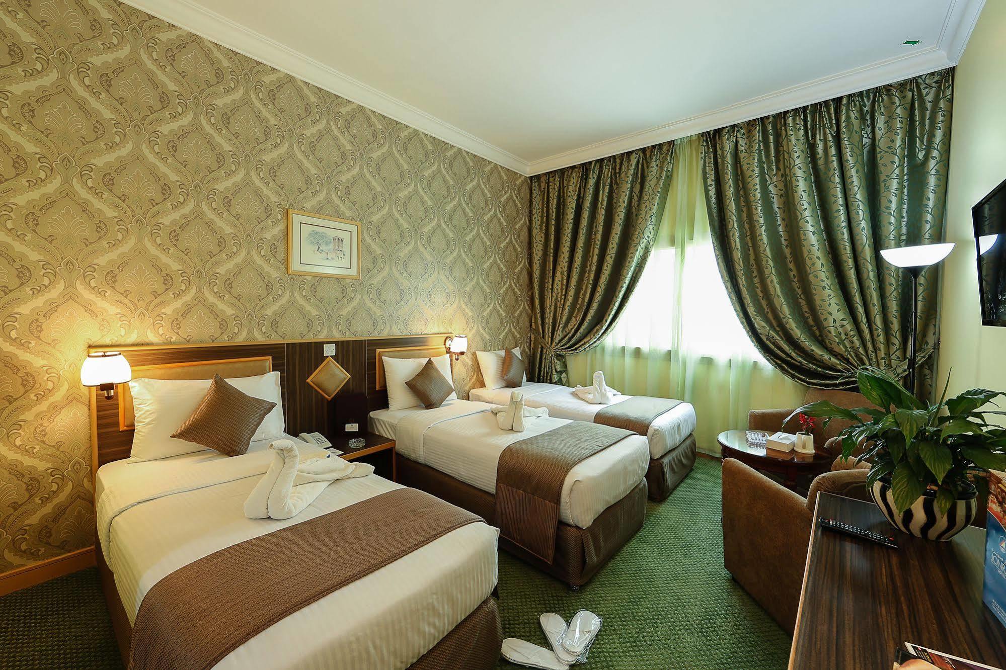 จอนราดโฮเต็ล Hotel ดูไบ ภายนอก รูปภาพ